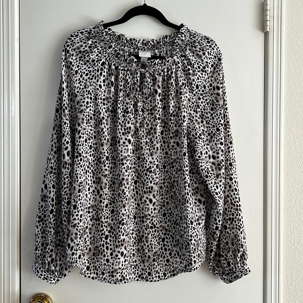 A New Day women’s top. NWT